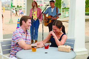 Cedar Point's Hotel Breakers