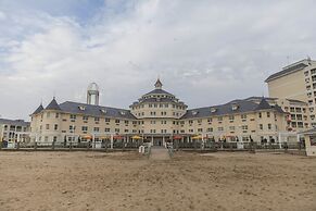 Cedar Point's Hotel Breakers