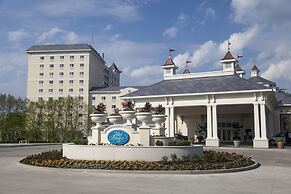 Cedar Point's Hotel Breakers