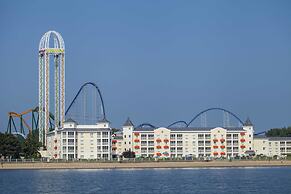 Cedar Point's Hotel Breakers