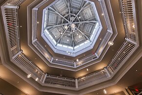 Cedar Point's Hotel Breakers