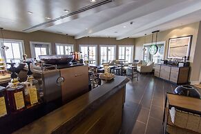 Cedar Point's Hotel Breakers