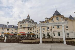 Cedar Point's Hotel Breakers