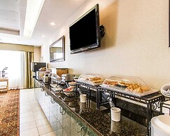 Comfort Inn & Suites Shawnee North near I-40