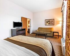 Comfort Inn & Suites Shawnee North near I-40