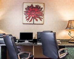 Comfort Inn & Suites Shawnee North near I-40