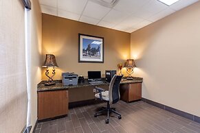 Comfort Inn & Suites Shawnee North near I-40