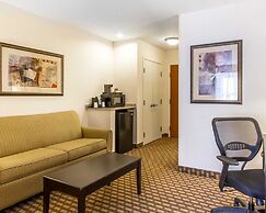 Comfort Inn & Suites Shawnee North near I-40