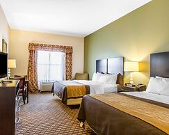 Comfort Inn & Suites Shawnee North near I-40