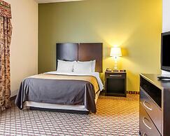 Comfort Inn & Suites Shawnee North near I-40