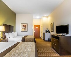 Comfort Inn & Suites Shawnee North near I-40