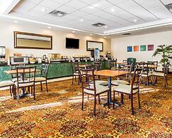 Comfort Inn & Suites Shawnee North near I-40