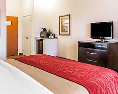 Comfort Inn & Suites Shawnee North near I-40