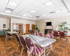 Comfort Inn & Suites Shawnee North near I-40