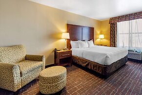 Comfort Inn & Suites Shawnee North near I-40