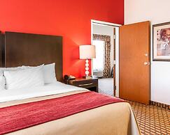 Comfort Inn & Suites Shawnee North near I-40