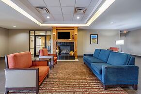 Comfort Inn & Suites Shawnee North near I-40