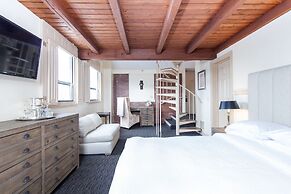 Garrison Inn Boutique Hotel