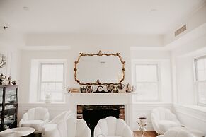 Garrison Inn Boutique Hotel