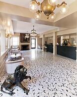 Garrison Inn Boutique Hotel