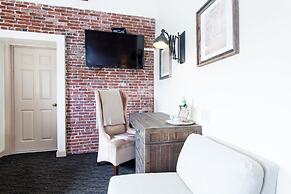 Garrison Inn Boutique Hotel