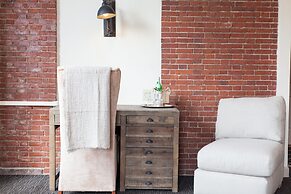 Garrison Inn Boutique Hotel