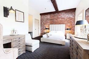 Garrison Inn Boutique Hotel