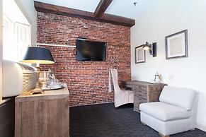 Garrison Inn Boutique Hotel