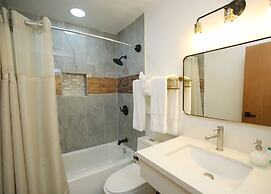 Dragonfly Inn and Suites