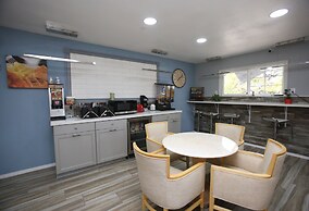 Dragonfly Inn and Suites