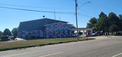 Dragonfly Inn and Suites