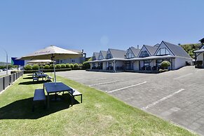 Gables Lakefront Motel