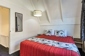 Gables Lakefront Motel