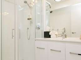 Gables Lakefront Motel