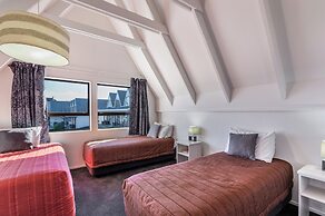 Gables Lakefront Motel