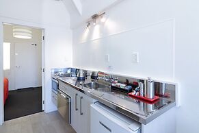 Gables Lakefront Motel