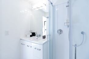 Gables Lakefront Motel