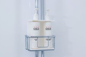 Gables Lakefront Motel