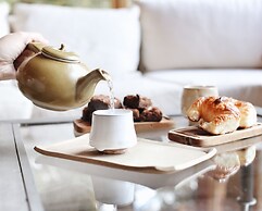 Peninsula Petit Hotel