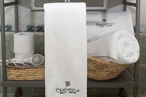 Peninsula Petit Hotel