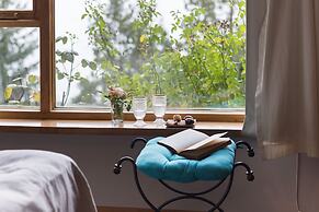 Peninsula Petit Hotel