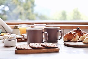 Peninsula Petit Hotel