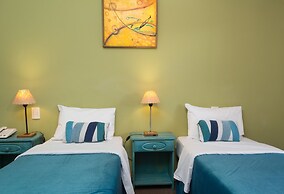 Peninsula Petit Hotel