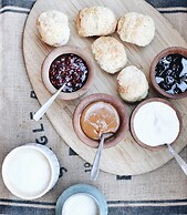 Peninsula Petit Hotel