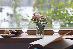 Peninsula Petit Hotel