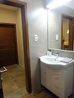 Corvin Point Rooms and Apartments