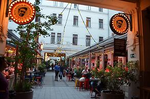 Corvin Point Rooms and Apartments