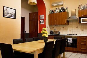 Corvin Point Rooms and Apartments