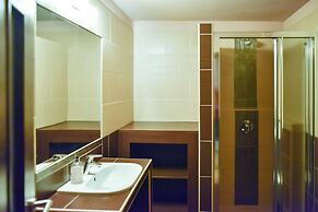 Corvin Point Rooms and Apartments