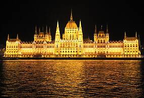 Corvin Point Rooms and Apartments